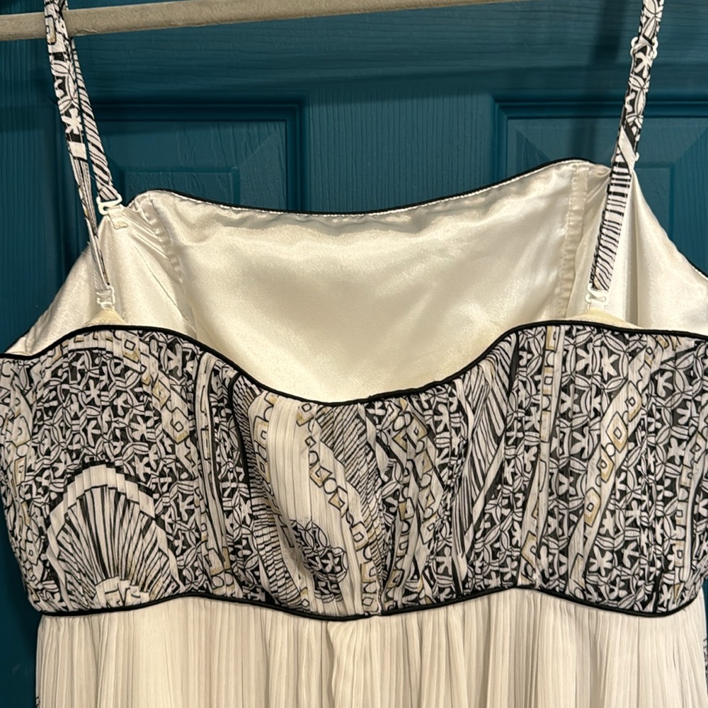 White House Black Market pleated maxi - 16 - Picture 9 of 9